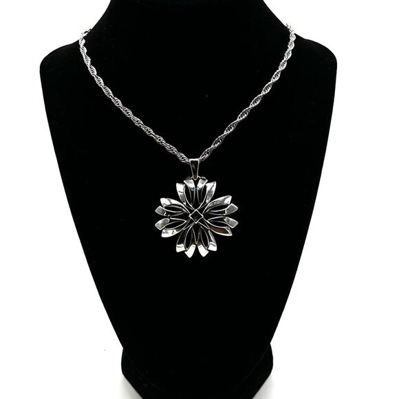 Crown Trifari 60s Statement Chunky Flower 23-1/2” Rope Chain Pendent Necklace - Picture 1 of 7